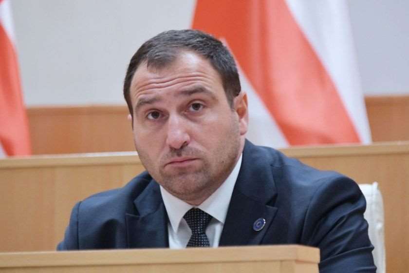 ირაკლი კირცხალია: პროფესიის მიუხედავად, ჩვენს ქვეყანაში გარე ინტერესებს არაერთი ადამიანი ემსახურება. ამის საუკეთესო მაგალითი კი კონკრეტული იმ ე.წ. კულტურის მოღვაწეების ვრცელი სიაა, რომლებიც 2008-2022 წლებში რუსეთში საქმიანობას არ ერიდებოდნენ, თუმცა, უკრაინაში ომის დაწყებიდან დღემდე, მათი რიტორიკა განსაკუთრებით ანტირუსული გახდა