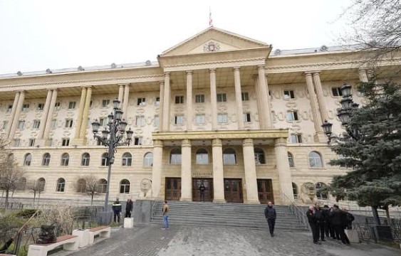ე.წ. ჩორჩანას ეპიზოდზე, გიორგი გახარიას საქმეზე ყოფილი მაღალი თანამდებობის პირების დაკითხვაა დაგეგმილი, რის გამოც პროცესი დაიხურა