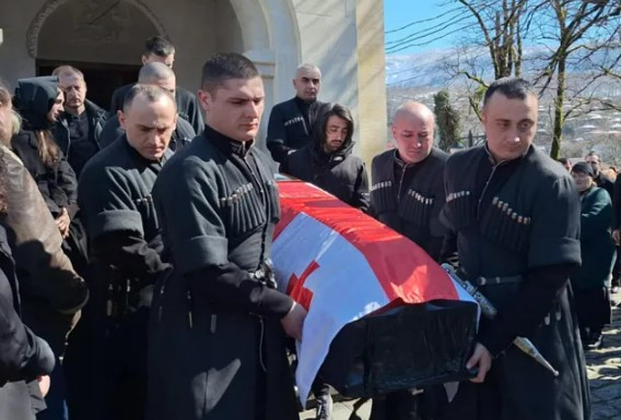 უკრაინაში დაღუპული ქართველი მებრძოლი მამუკა კეკელია დღეს, ტყიბულში დაკრძალეს
