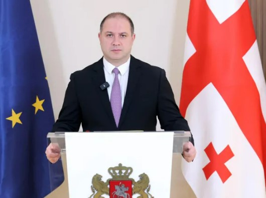 გამონაკლისის სახით, 2026-2027 სასწავლო წელს, პირველ კლასში რეგისტრაციას ის ბავშვებიც შეძლებენ, რომელთაც 6 წელი 31 დეკემბრის ჩათვლით შეუსრულდებათ