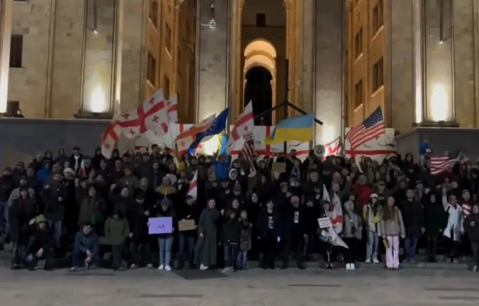 პარლამენტთან მიმდინარე აქციაზე აფგან სადიგოვს მხარდაჭერა გამოუცხადეს