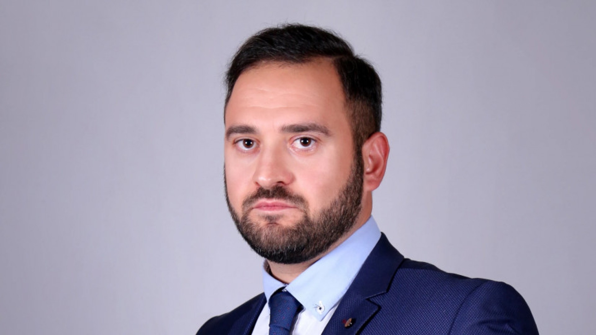 დავით ჩიხელიძე: საპატრიარქოს ეზოში შევარდნა, არ არის უბრალო ინციდენტი ან შემთხვევითი აქტი,  ეს არის იმ დაუღალავი, აგრესიული თავდასხმების პირდაპირი და ლოგიკური შედეგი, რომელსაც კონკრეტული პოლიტიკური ჯგუფები და მათი მართული მედიასაშუალებები წლებია მიზანმიმართულად ეწევიან