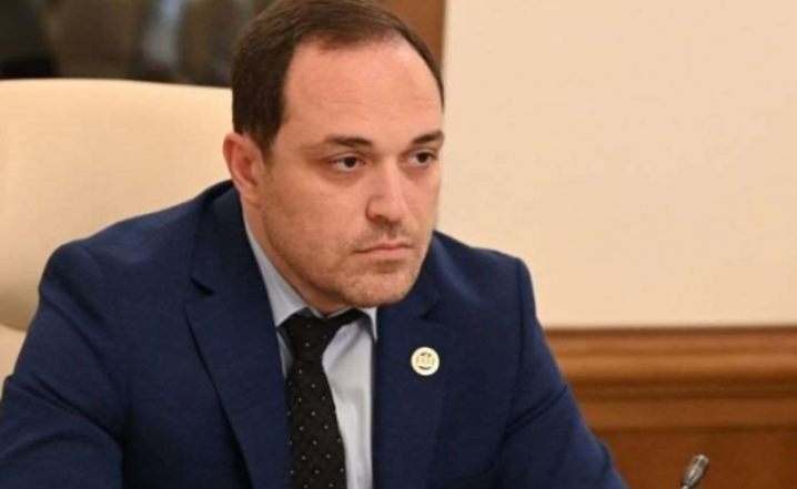გიორგი გაბუნია კაია კალასზე:  ქალბატონი ამხანაგი, თურმე, ქართველი ხალხის მიერ არჩეულ მთავრობას არ ემხრობა - წითელ იმპერიას გავეყარეთ სისხლის ფასად, ახლა ლურჯ იმპერიას გვინდა შევეყაროთ და ვხედავთ, რომ აქაც იგივე რეალობის წინაშე ვართ, დამოუკიდებელი და ღირსეული საქართველო არავის  სჭირდება