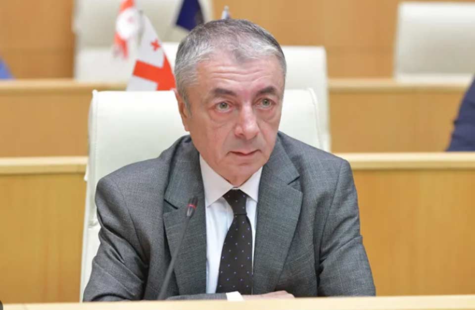 თენგიზ შარმანაშვილი ფავლენიშვილსა და შენგელიას მიერ ლარსზე გამართულ ბრიფინგზე:  ამ ხალხს მრჩეველი არავინ ჰყავს ? “ნაციონალები” ლარსთან სააკაშვილის  მიერ  რუსების საქართველოში მოწვევასთან და საჩუქრების ჩუქებასთან  არიან ასოცირებული და ეს მეორე რიგის  ნაციონალები მათ ამ იარას კიდევ ერთხელ აშიშვლებენ? - შემდეგი ბრიფინგი რუსებისთვის გადაცემულ ენერგოონბიექტებთან ჩაატარეთ