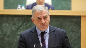 სარჯველაძე დიუშენის სამკურნალო მედიკამენტზე: ე.წ  Exon Skipping- ამ შემთხვევაში EMA არცერთს აქვს. FDA აქვს მინიჭებული, მაგრამ აქაც დაჩქარებული წესით, რაც ნიშნავს, რომ ავტორიზაციის შემდეგ კვლევები უნდა ჩატარდეს -ჯერ ცხოველებზე, ადამიანებზე და ამის შემდეგ გაირკვეს წამალი უსაფრთხოა თუ არა