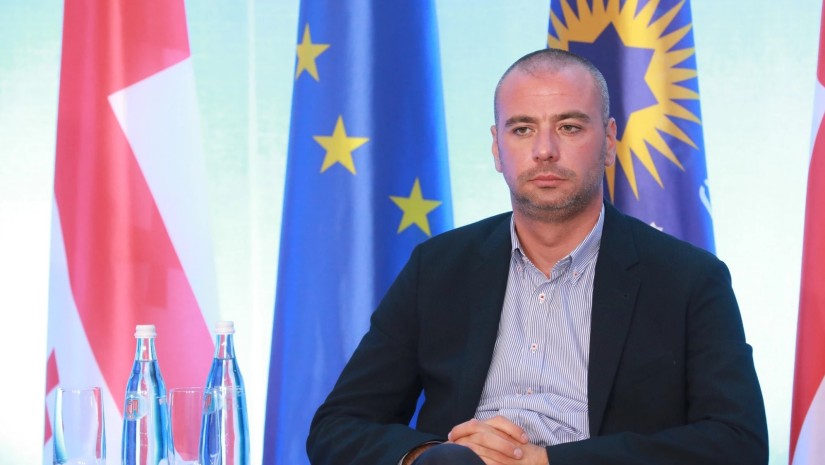 ლევან მაჭავარიანი გიორგი შარაშიძეს: თქვენი გუნდის წევრებს პოლიტიკის მიღმა ზოგს არაკაცად, არაქართველად და არაქალაქელად იცნობენ, ზოგს კი საერთოდ არ იცნობენ, ხოლო თქვენს პოლიტიკურ ცხოვრებაში, სხვა უამრავ სამარცხვინო საქციელთან ერთად, იმითაც გიცნობენ, რომ ლგბტ პროპაგანდის მხარეს დადექით